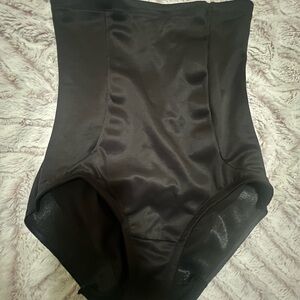 MiracleSuit Highwaisted Shaping Brief in Black Size Medium